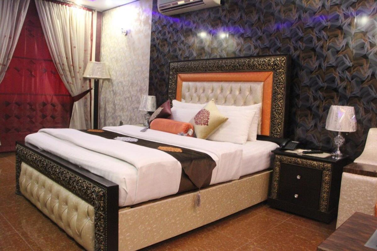Hotel The Leschanze Lahore Exterior photo